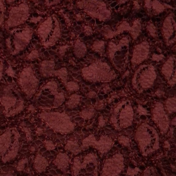 Lace cap sleeve crop top - Picture 4 of 4